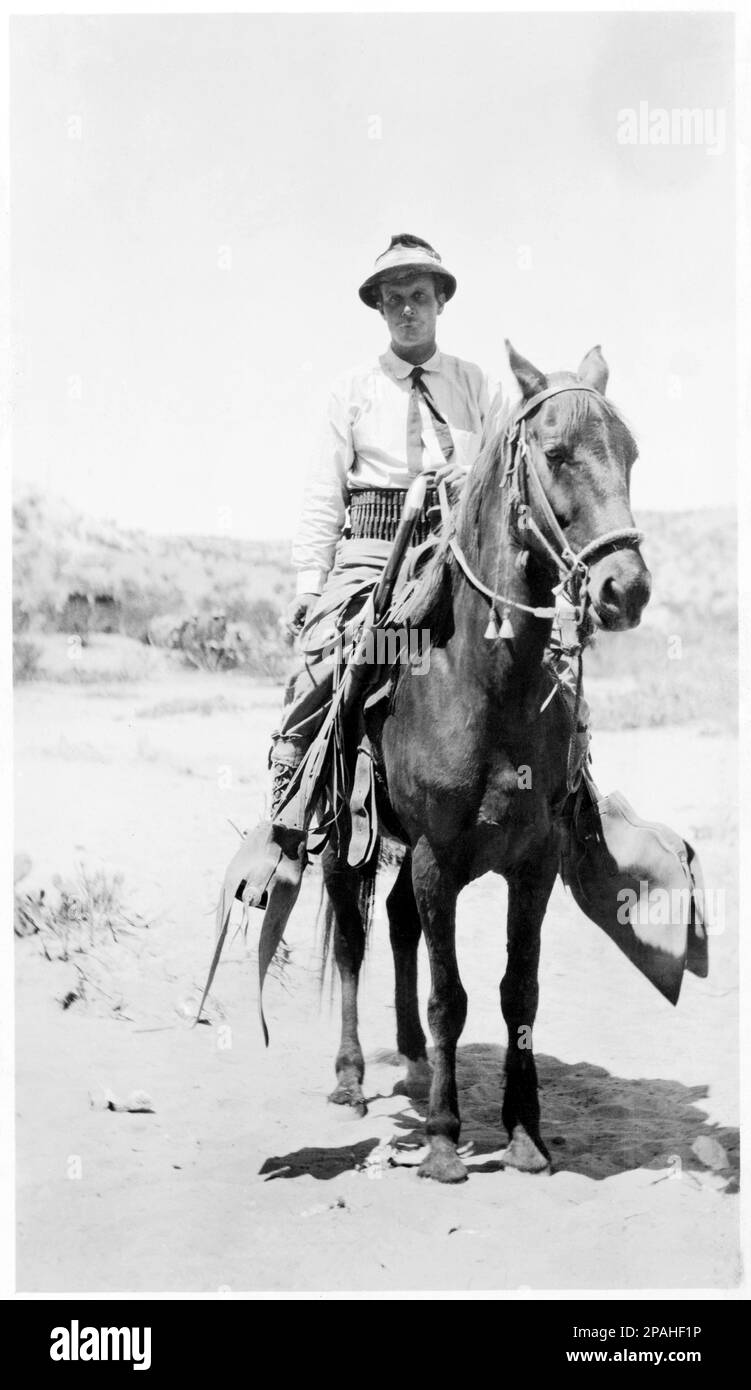 1911 Ca, 10 Mai, MEXIKO: Der italienische Militärkapitän PEPPINO ( Giuseppe ) GARIBALDI ( South Yarra , Australian 1879 – Roma 1950 ) , Enkel des berühmtesten GIUSEPPE GARIBALDI ( Nizza 1807 - Caprera 1882 ) und Sohn von Ricciotti Garibaldi ( Montevideo, 1847 - Roma, 1924 ) . Foto des Journalisten Harry Blumenthal . Auf diesem Foto während des Mexikanischen Krieges. Peppino GaribaIdi mit seinem Vater Ricciotti und seinem Vater nahm zusammen mit den Griechen am griechisch-türkischen Krieg von 1897 Teil und kämpfte anschließend mit den Revolutionären in Venezuela und in anderen Konflikten in Südamerika. Er Stockfoto