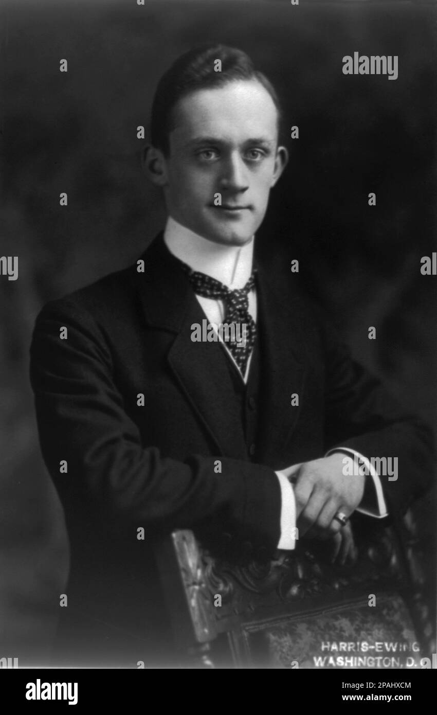 1905 Ca , Washington DC , USA : der deutsch-dänische Christian Gunther Graf VON BERNSTORFF ( 1891 Berlin - 1947 Rio de Janeiro ) . Foto von Harris und Ewing , Washington DC , USA. 3 Mal verheiratet : mit der amerikanischen Vivienne Burton (1888-1924) im Jahr 1917 Berlin , mit der deutschen Mai Ilse (1891-1936) im Jahr 1924 Frankfurt am Main, Und mit der brasilianischen Zalina de Lacerda Franco ( geboren 1897 ) in 1936 Montevideo, Uruguay - KÖNIGSFAMILIE - ADEL - Nobilta' - BELLE EPOQUE - Kragen - colletto - Krawatte - Cravatta - Conte - Graf Bernstorff - PREUSSEN - PREUSSEN --- Archivio GBB Stockfoto