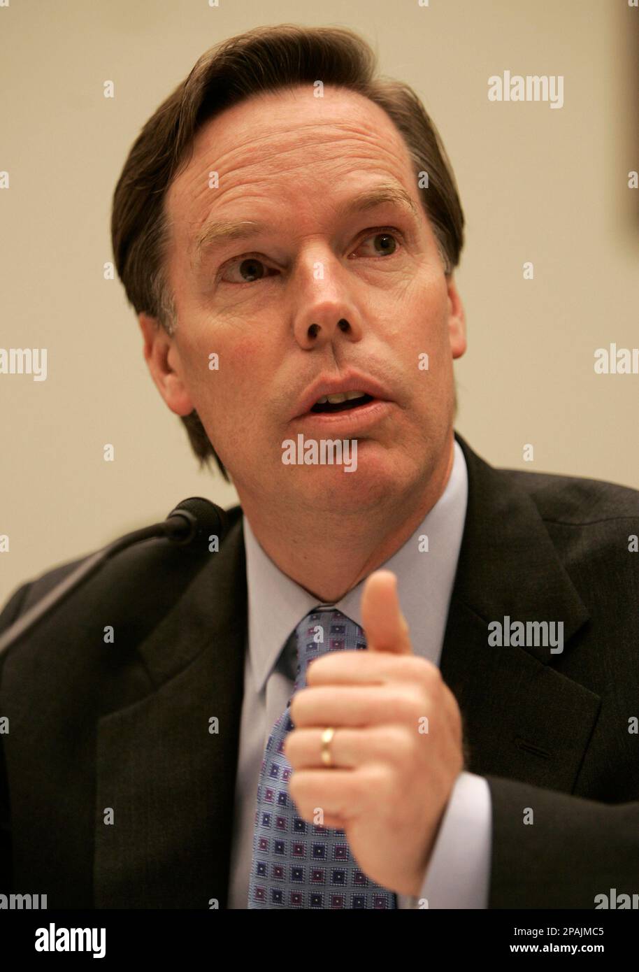 ** FILE ** Undersecretary of State Nicholas Burns testifies on Capitol Hill in Washington in this Nov. 15, 2006 file photo. Burns, the State Department's third-highest diploma is resigning, a senior U.S. official said Friday, Jan. 18, 2008. (AP Photo/Evan Vucci, File) Stockfoto
