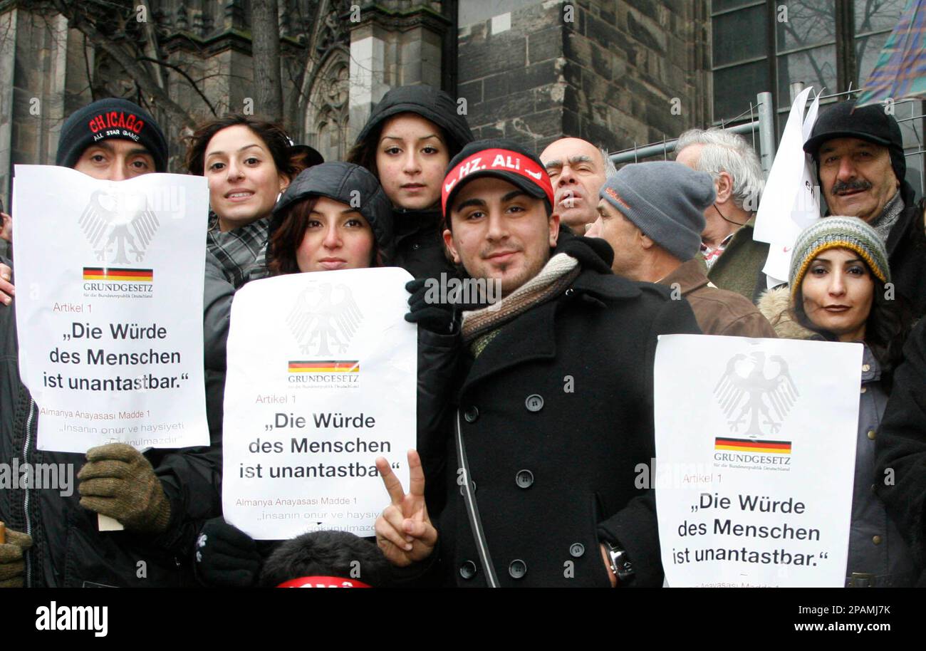 Mehrere Zehntausend Aleviten protestieren am Sonntag, 30. Dezember 2007
