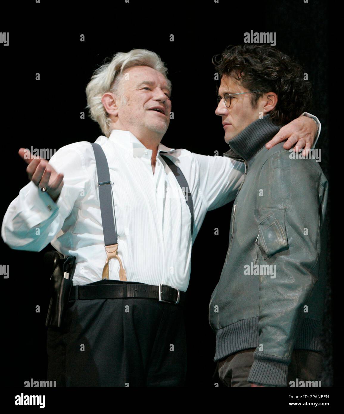 Gert Voss in der Rolle des Wallenstein und Christian Nickel als Max