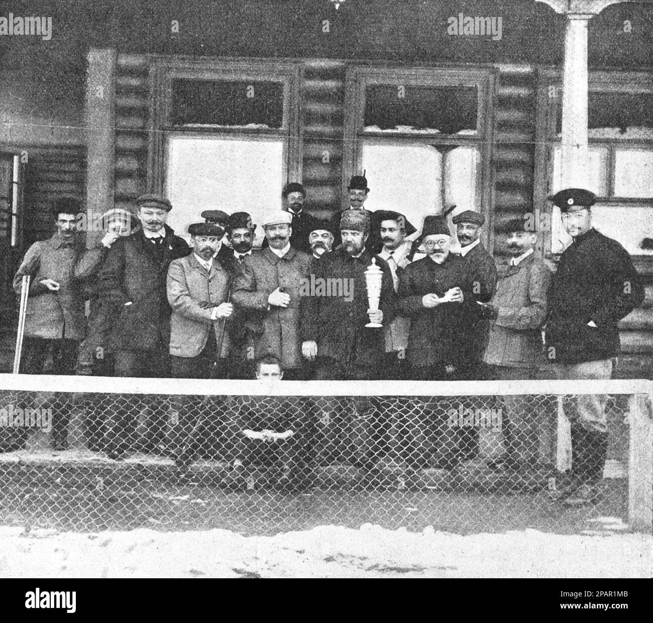 Mitglieder der kaiserlichen Gesellschaft für angemessene Jagd in Russland im Jahre 1910. Foto von 1910. Stockfoto