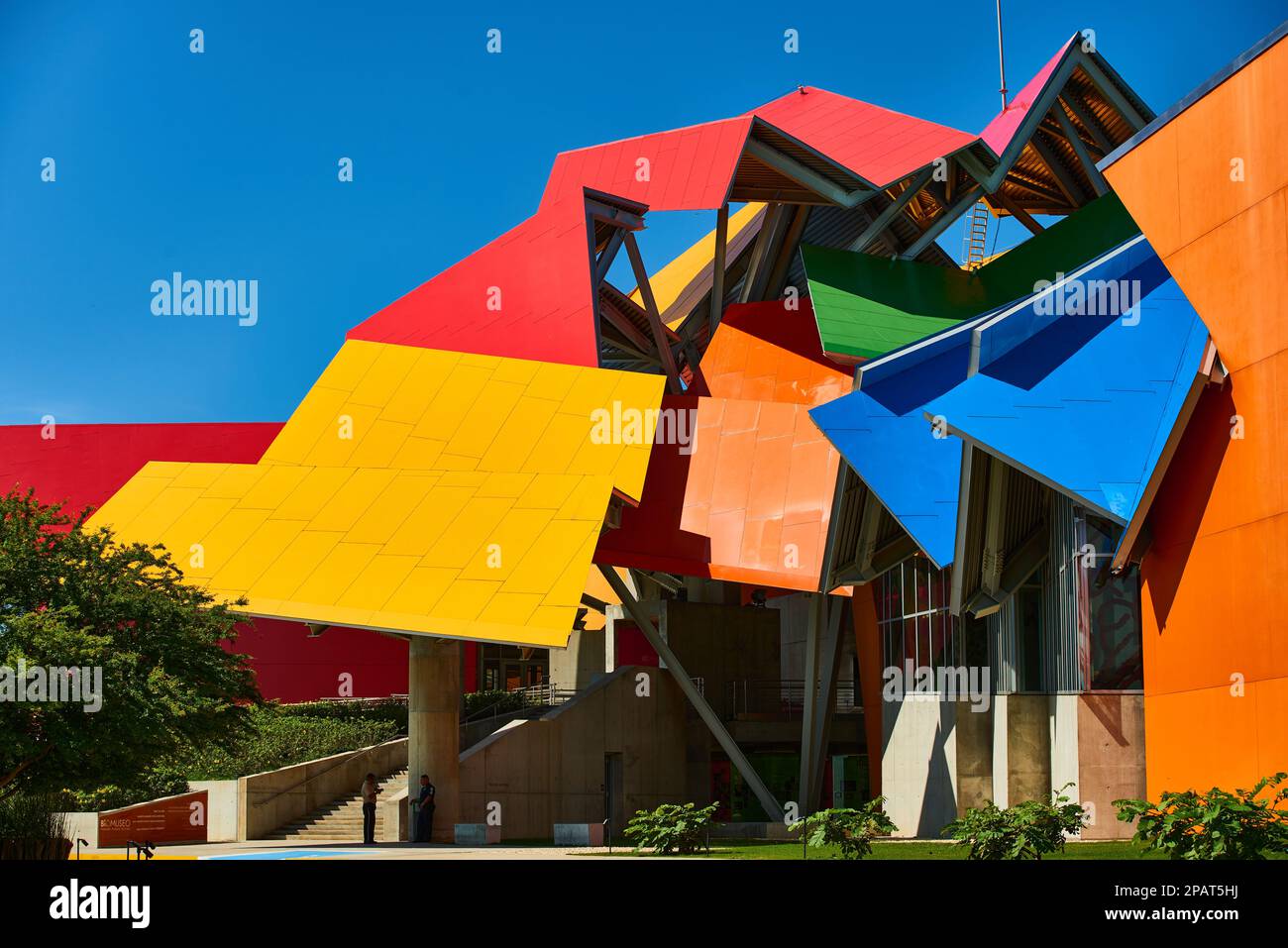 Dachdetails des Biodiversitätsmuseums von Frank O. Gehry, Panama-Stadt, Republik Panama, Mittelamerika. Stockfoto