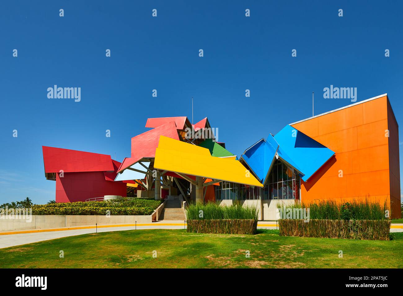 Modernes Gebäude des Biodiversitätsmuseums von Frank O. Gehry, Panama-Stadt, Republik Panama, Mittelamerika. Stockfoto