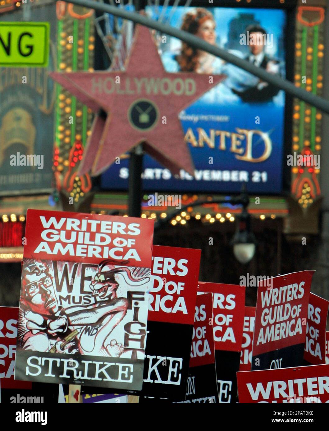 Picket signs fill the street as thousands of people from unions including the Teamsters, Service Employees International, the California Nurses Association and other supporters join Writers Guild of America (WGA) on a march down Hollywood Boulevard in the third week of the WGA strike against television and motion picture companies Tuesday, Nov. 20, 2007. (AP Photo/Reed Saxon) Stockfoto