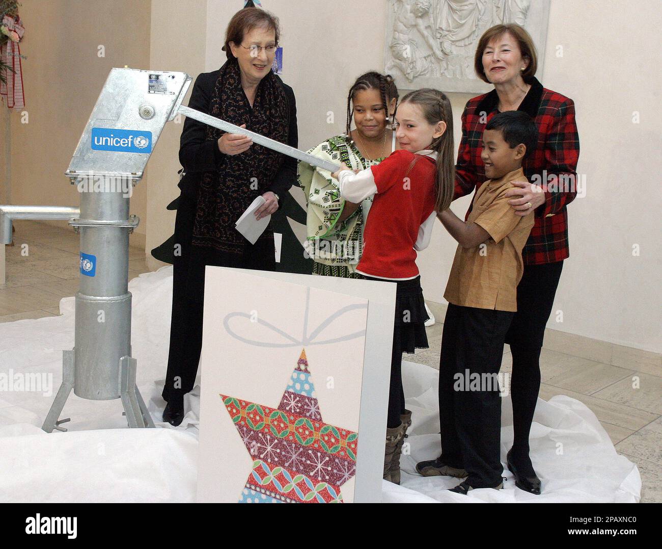 Unicef schirmherrin eva luise koehler hinten rechts und die unicef