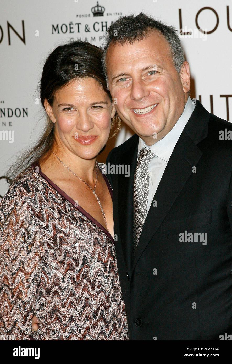 Actor Paul Reiser and his wife Paula Ravets arrive at the Louis Vuitton  Gala Murakami Exhibition in Los Angeles, Sunday, Oct. 28, 2007. (AP  Photo/Gus Ruelas Stockfotografie - Alamy