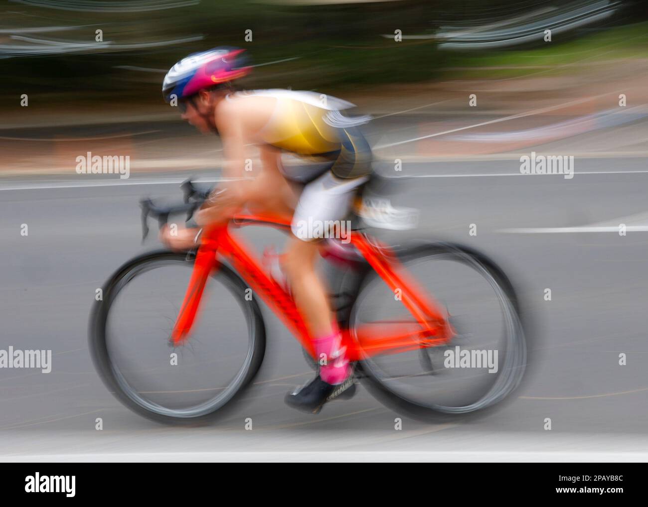 Radfahrer im Teenageralter beim National Schools Triathlon in Hervey Bay, Esplanade, Torquay, Queensland, Australien Stockfoto