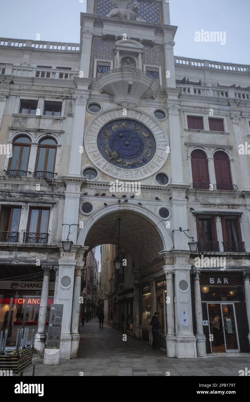 Venedig, Italien - 15. November 2022: Torre dell'Orologio Uhrenturm auf der Piazza San Marco Stockfoto
