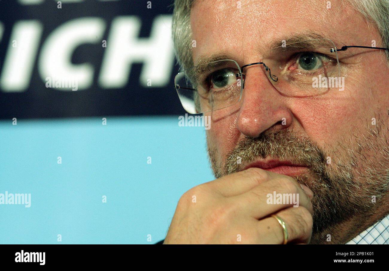 Vizekanzler und OEVPBundesparteiobmann Wilhelm Molterer verfolgt am