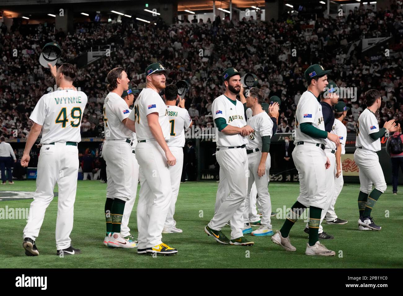 Australian players acknowledge the crowd after their loss to Japan in their Pool B game at the World Baseball Classic at the Tokyo Dome Sunday, March 12, 2023, in Tokyo. (AP Photo/Eugene Hoshiko) Stockfoto