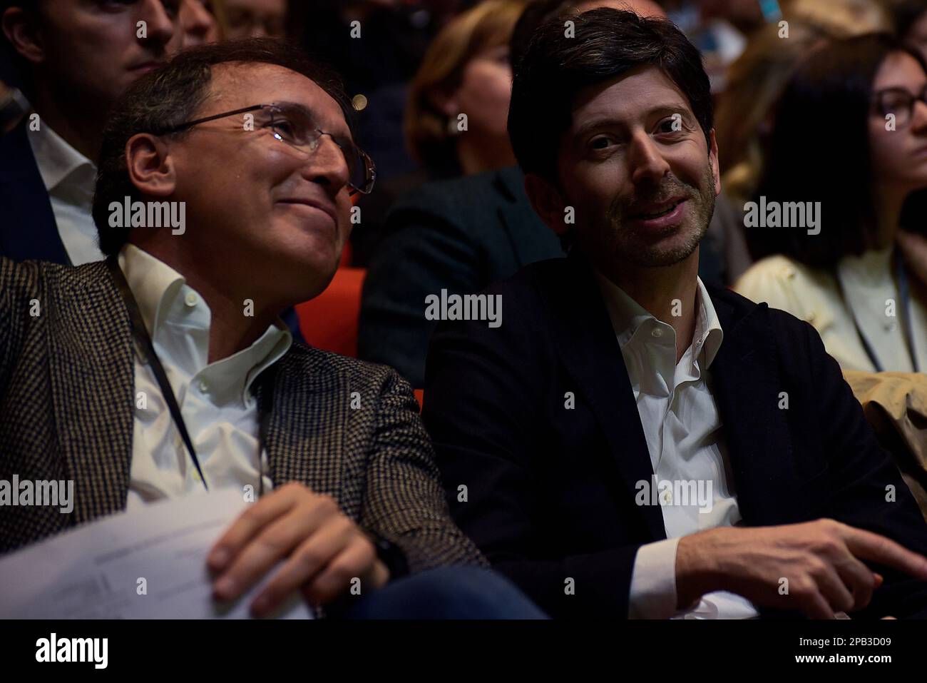 Francesco Boccia (L) und Roberto Speranza (R) während der Nationalversammlung der Demokratischen Partei (PD) am 12. März 2023 in Rom. Kredit: Vincenzo Nuzzolese/Alamy Live News Stockfoto