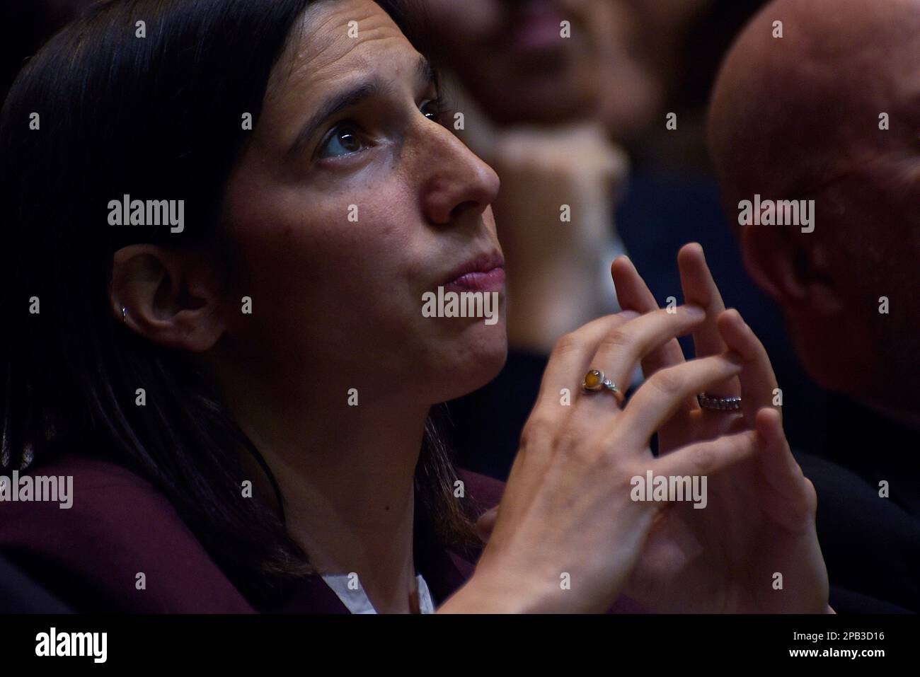 Elly Schlein nimmt am 12. März 2023 an der Nationalversammlung der Demokratischen Partei (PD) in Rom Teil. Kredit: Vincenzo Nuzzolese/Alamy Live News Stockfoto