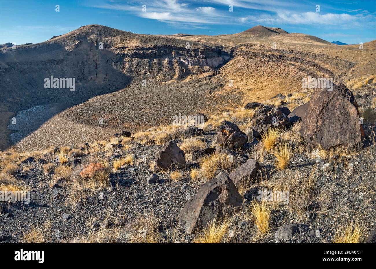 Basaltfelsen am Rand der vulkanischen Caldera am Lunar Crater National Natural Landmark, Nevada, USA Stockfoto