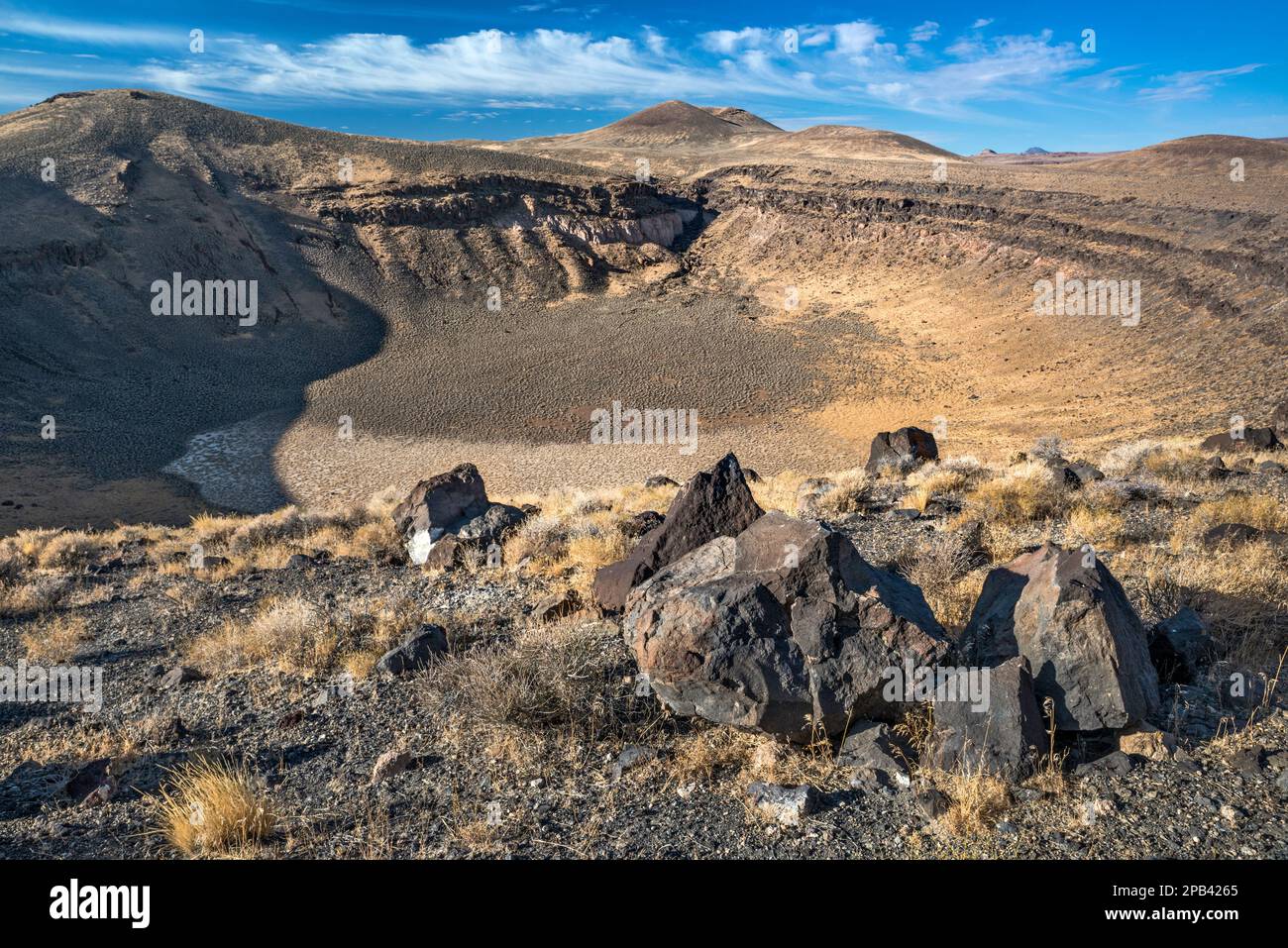 Basaltfelsen am Rand der vulkanischen Caldera am Lunar Crater National Natural Landmark, Nevada, USA Stockfoto