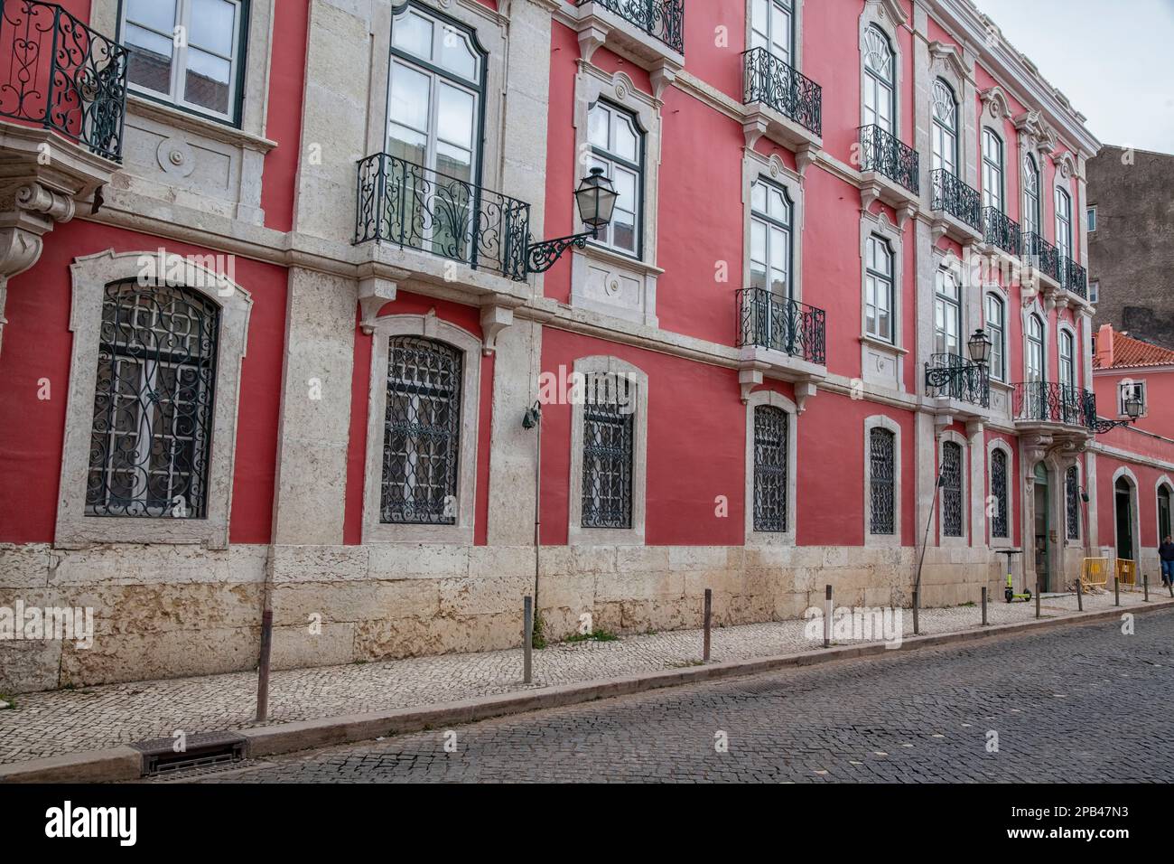 Traditionelles Lissabonner Gebäude in der President Arriaga Street Stockfoto