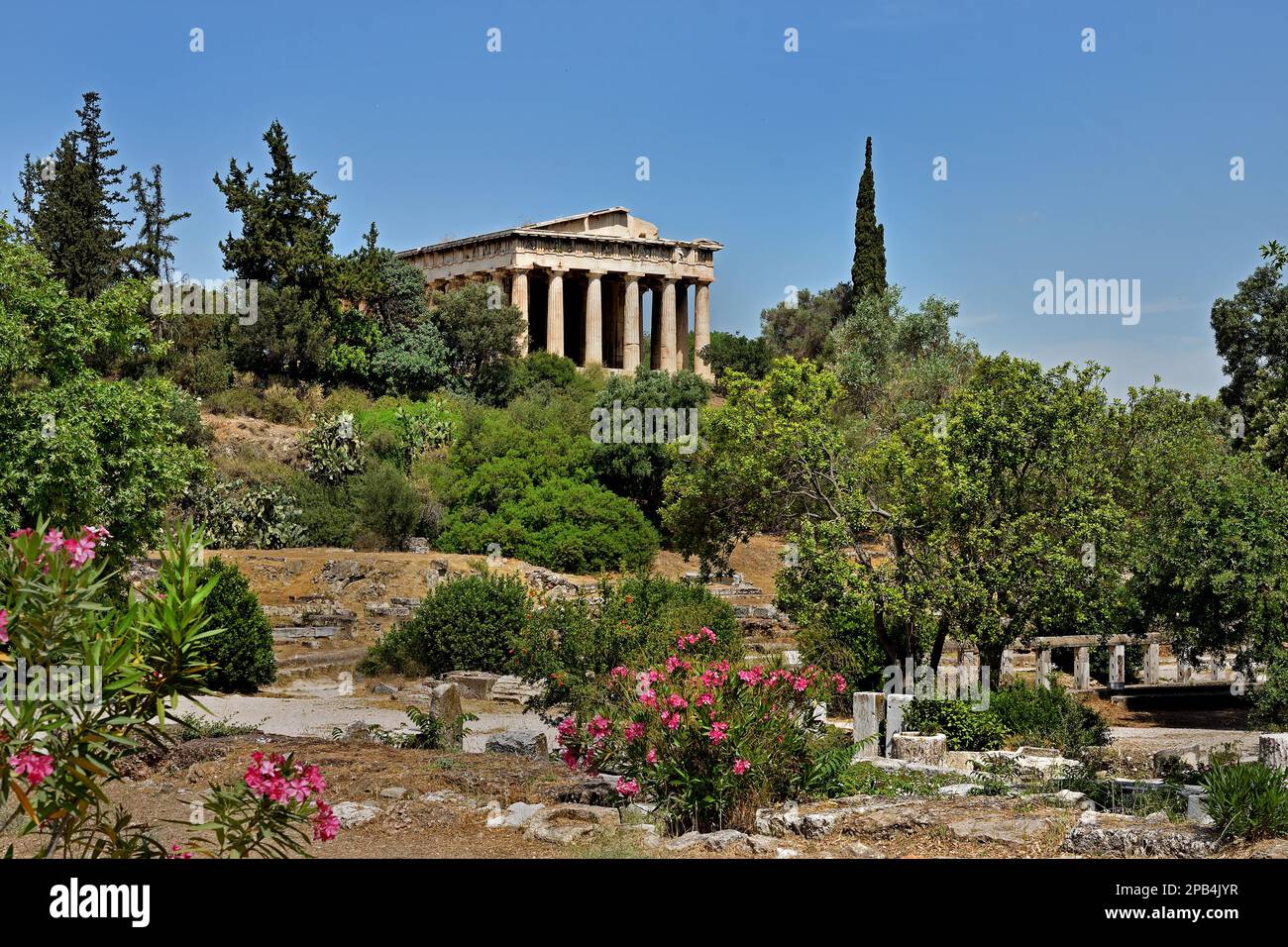 Tempel des Hephaistos, die Agora, Athen Griechenland Griechisch. (Der Tempel des Hephaistos in Athen gehört zu den am besten erhaltenen antiken Tempeln Griechenlands. Sie war Hephaistos, dem olympischen Feuergott, und Athena, der olympischen Göttin der Weisheit, der Strategie und des Handwerks gewidmet. Stockfoto