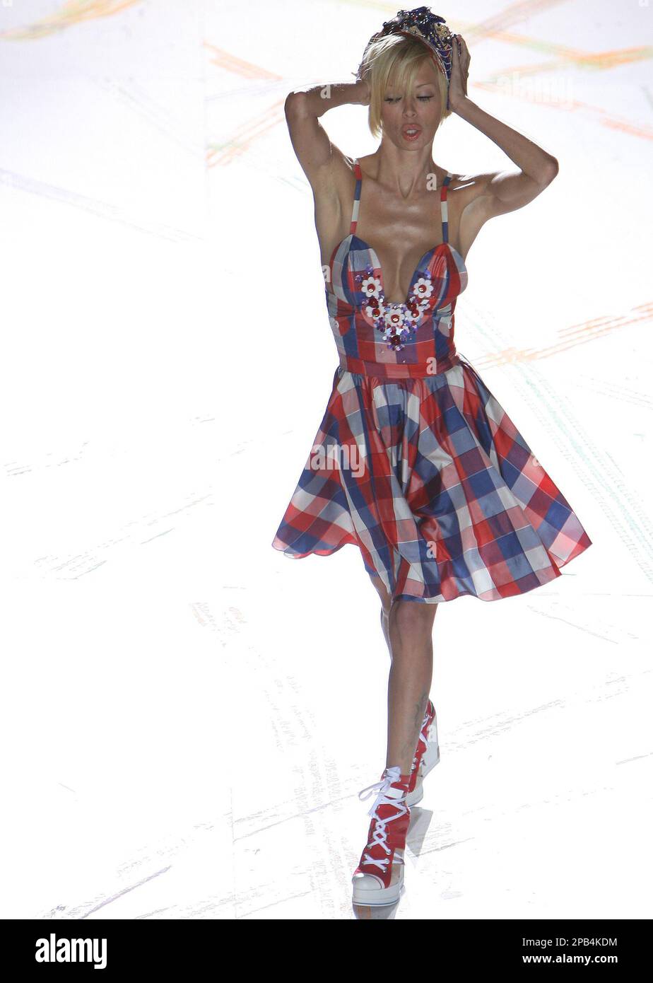 Jenna Jameson on the runway at Heatherette 2008 spring/summer collection show during Fashion week in New York, Tuesday, Sept. 11, 2007. (AP Photo/Oded Balilty) Stockfoto