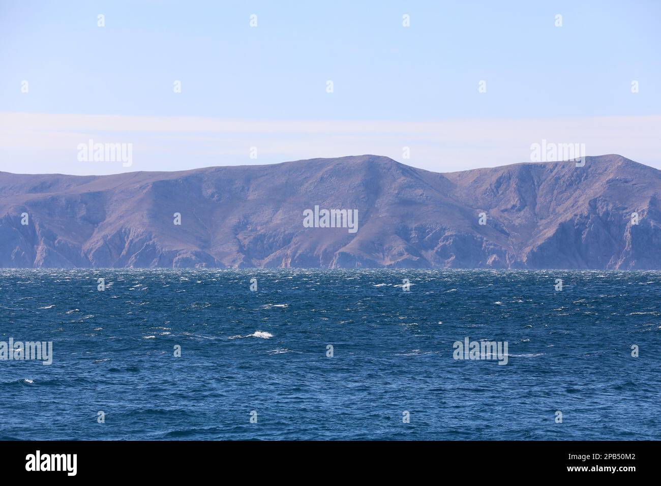 Im Senj, Kroatien, bläst ein starker Bora-Wind auf See auf 12. März 2023.  Foto: Goran KovacicPIXSELL Stockfotografie - Alamy