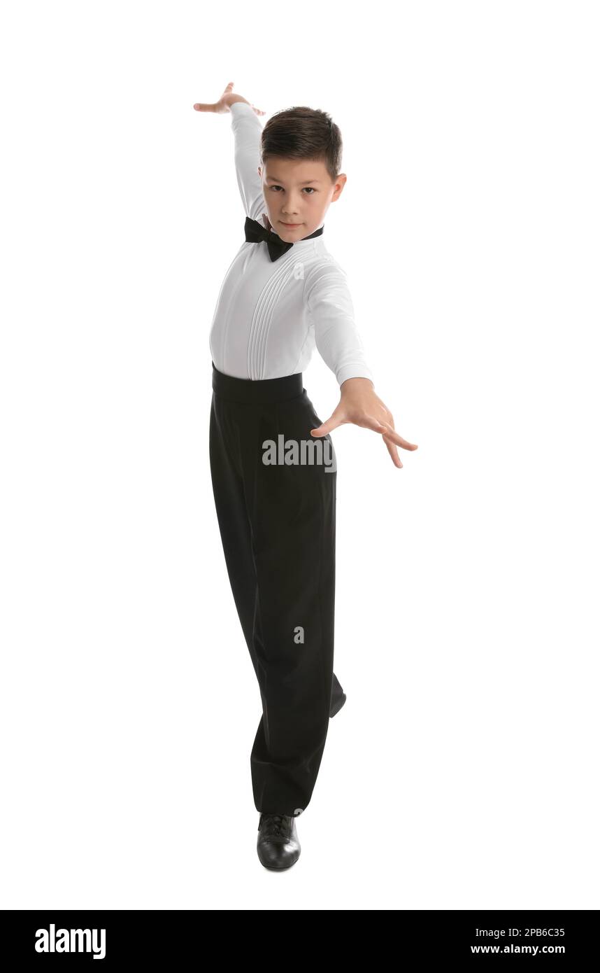 Schön gekleideter kleiner Junge, der auf weißem Hintergrund tanzt Stockfoto