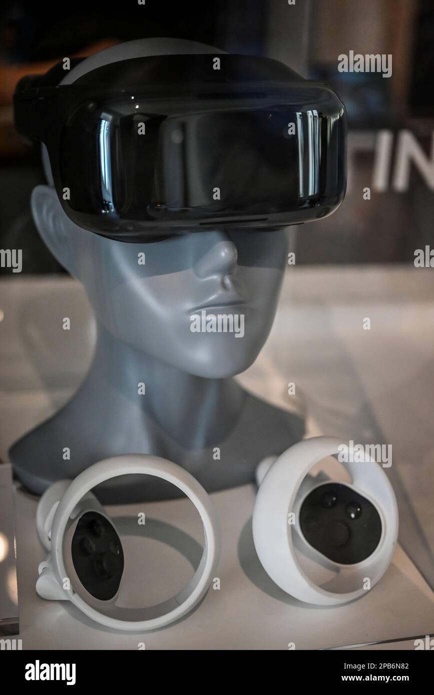 Barcelona, Spanien – 24. Februar 2023: TCL präsentiert das TCL NXTWEAR V VR-Headset Stockfoto