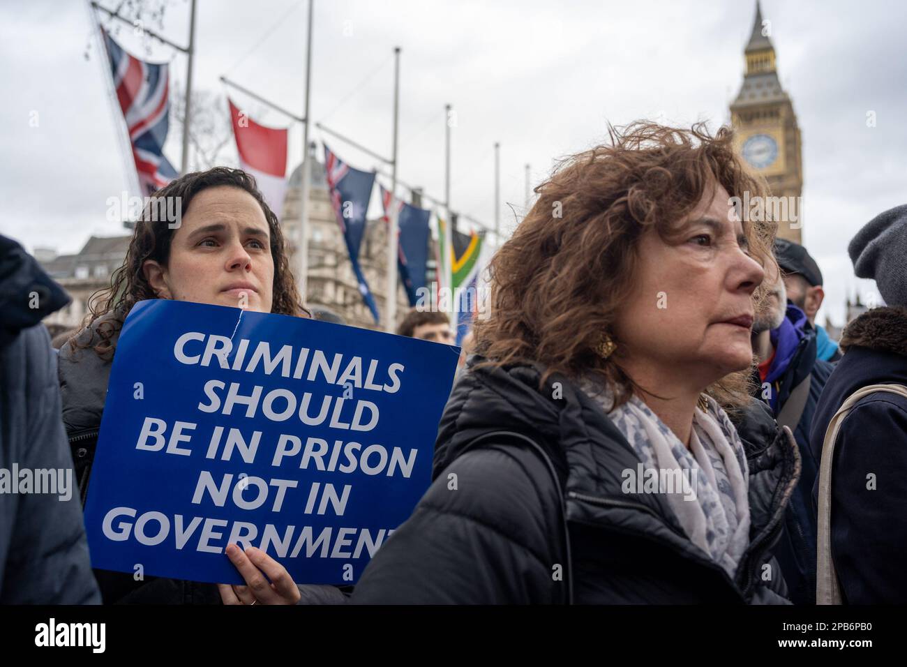 London/UK 12. MÄRZ 2023 in London wurden Hunderte von Demonstranten gegen die geplanten gerichtlichen Umwälzungen in Israel demonstriert. Mehr als 300 Menschen versammelten sich auf dem Parlamentsplatz und sangen „Demokratien“ zwischen den Rednern der Kundgebung. Aubrey Fagon/Alamy Live News Stockfoto