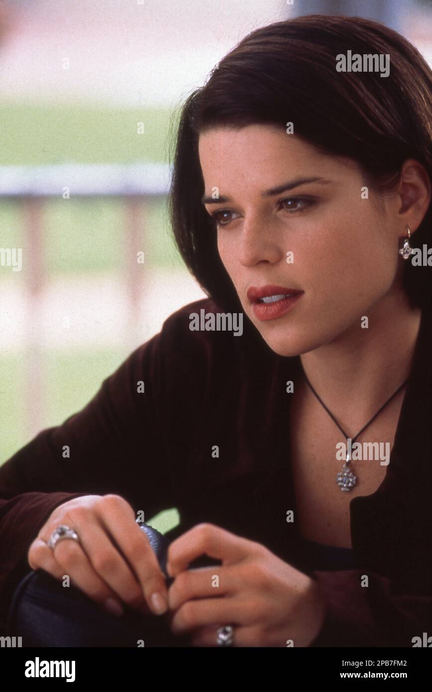 NEVE CAMPBELL in SCREAM 2 (1997) Regisseur WES CRAVEN Autor Kevin Williamson Musik Marco Beltrami Kostümdesign Kathleen Detoro Dimension Films / Konrad Pictures / Craven - Maddalena Films / Miramax / Maven Entertainment Stockfoto