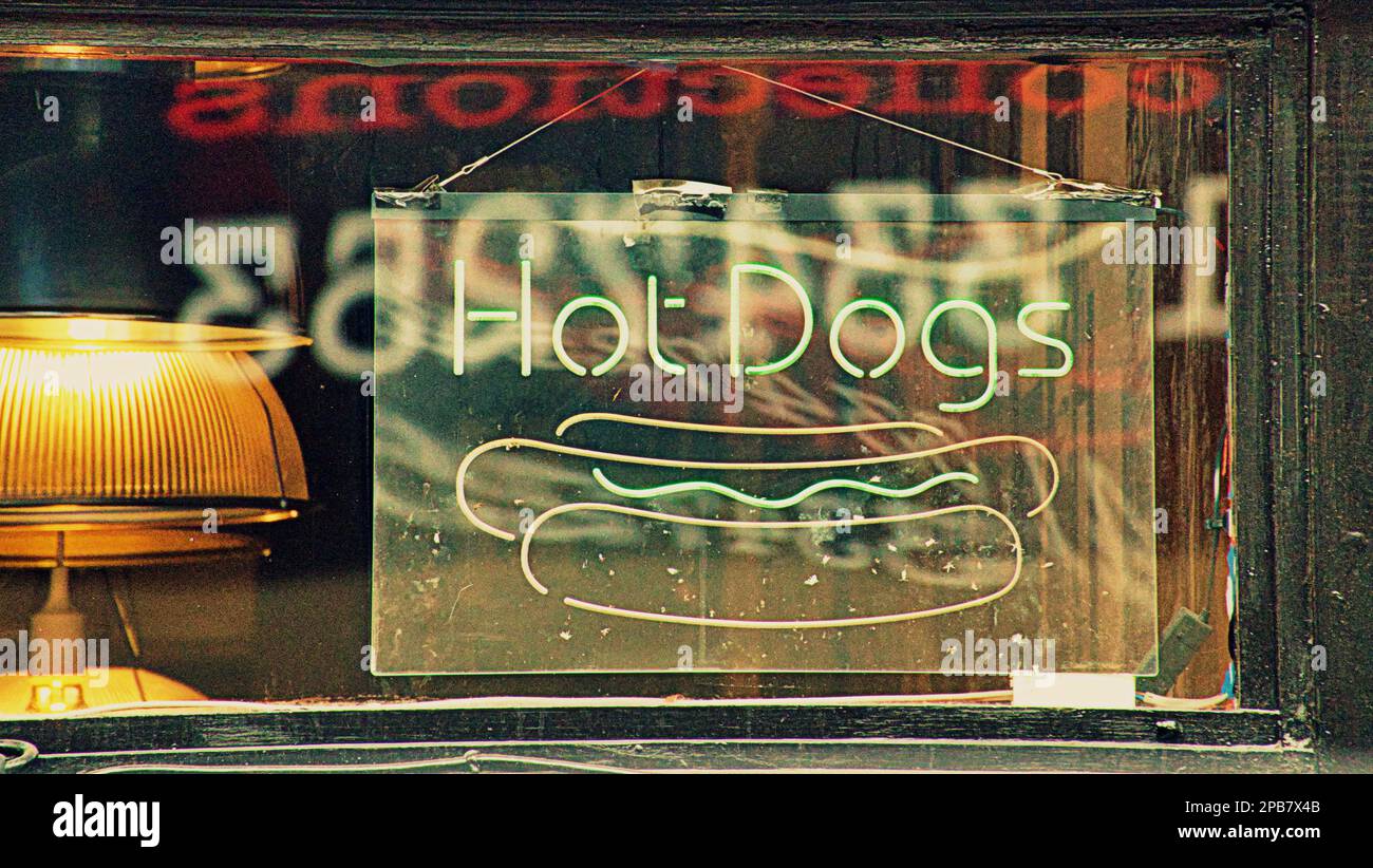 Hotdogs-Warnschild mit Neonlicht Stockfoto