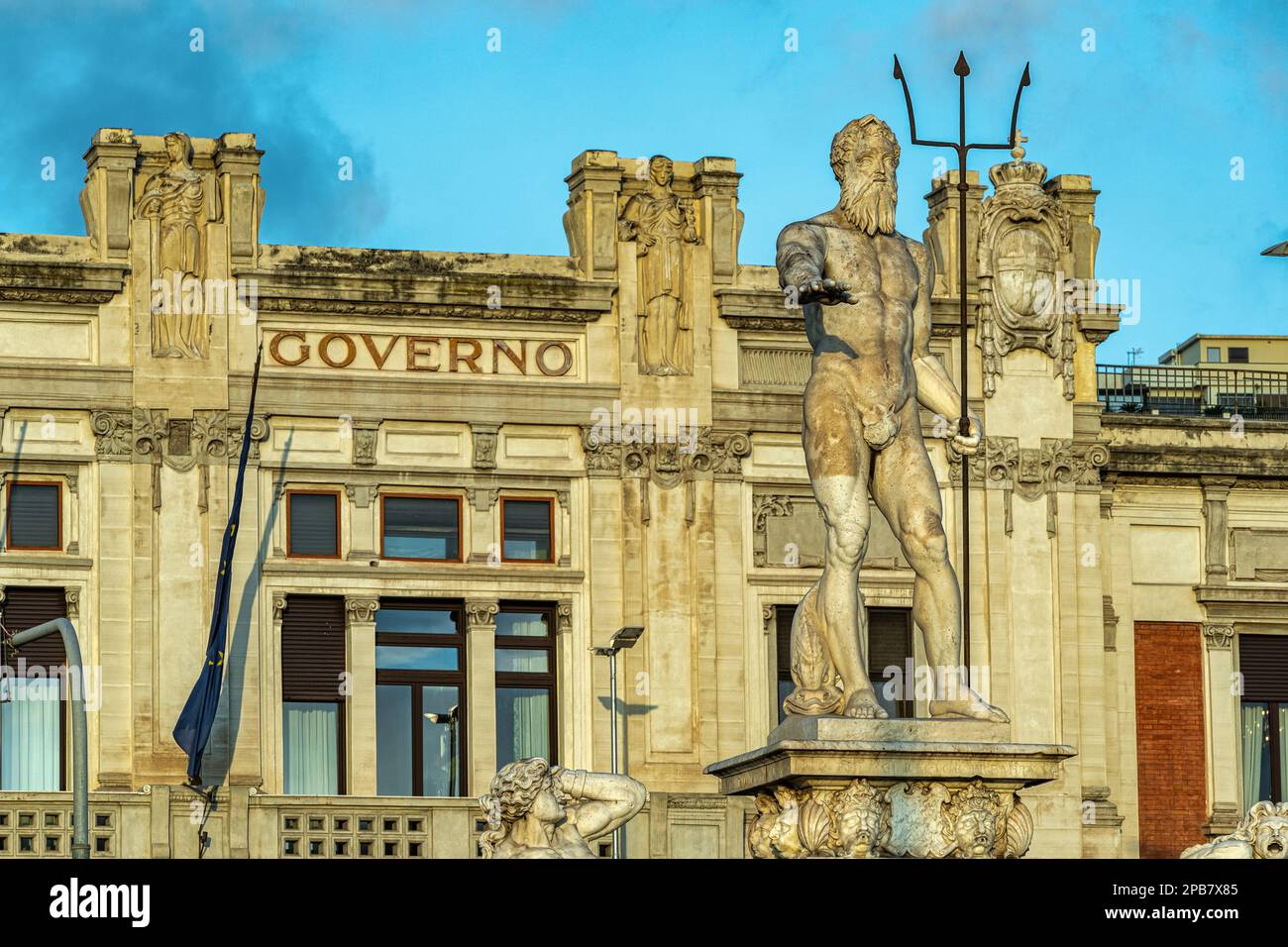Der monumentale Neptun-Brunnen, hinter dem Regierungsgebäude in Messina. Messina, Sizilien, Italien, Europa Stockfoto
