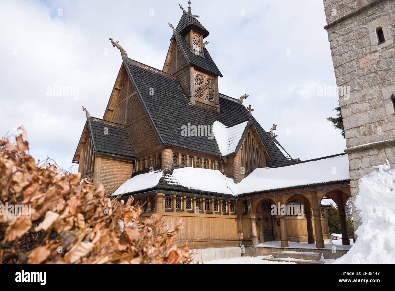 Vang Stave Church, Karpacz, Karkonosze Mountains (Riesengebirge), Sudeten Mountains, Niederschlesien, Polen, Februar 2023 Stockfoto