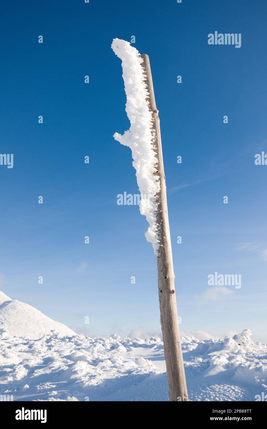 Berg Śnieżka, Karpacz, Karkonosze (Riesengebirge), Sudeten, Niederschlesien, Polen, Februar 2023 Stockfoto