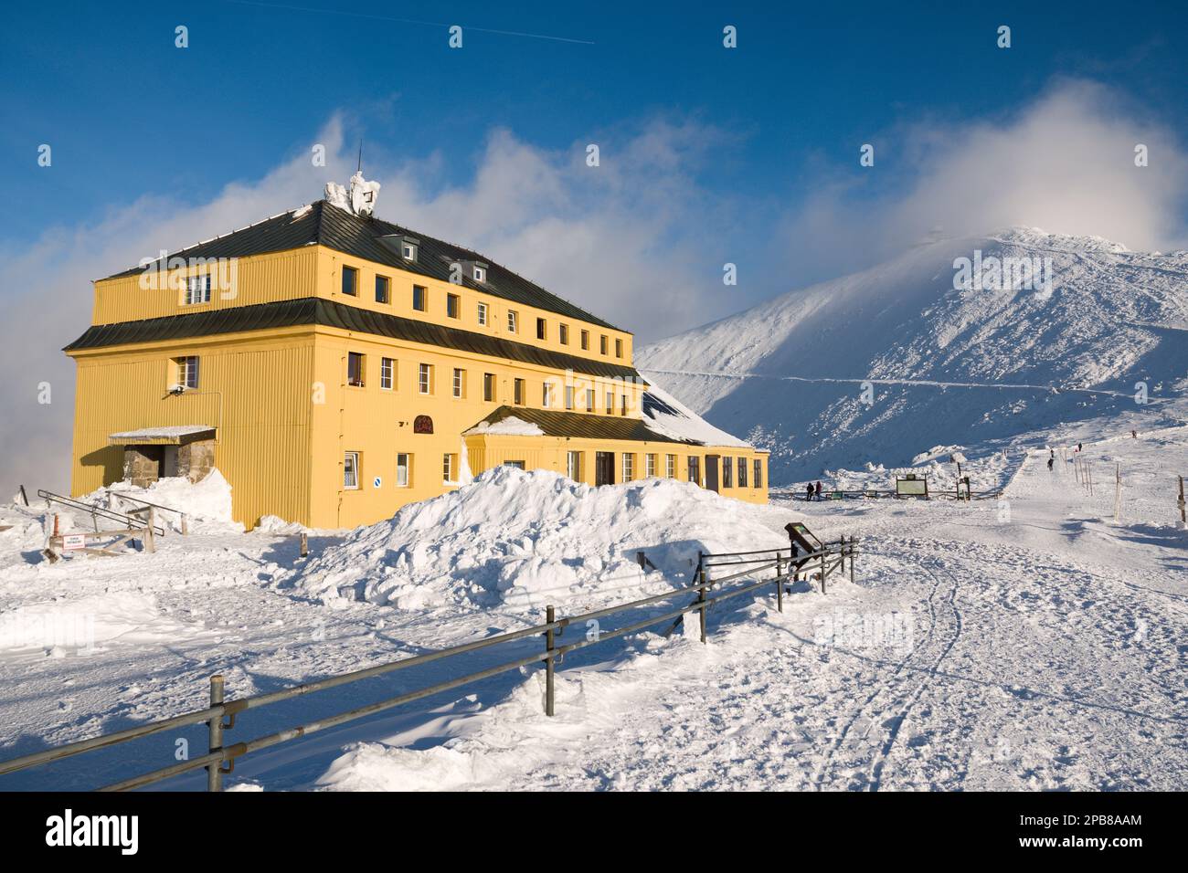 Hostel Dom Śląski, Berg Śnieżka, Karpacz, Karkonosze (Riesengebirge), Sudetengebirge, Niederschlesien, Polen, Februar 2023 Stockfoto