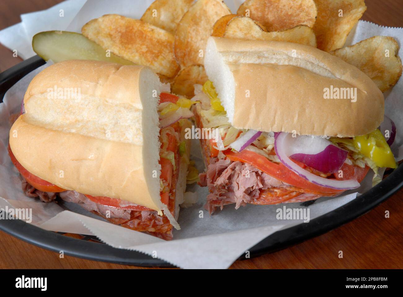 Sub-Sandwich mit Kartoffelchips Stockfoto
