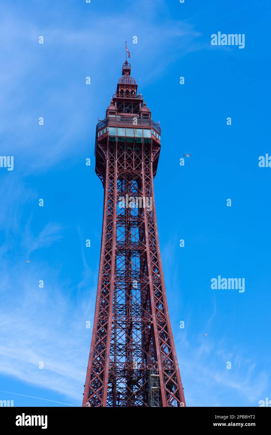 blick auf pier und Stadt. Eisenturm in blackpool Stockfoto