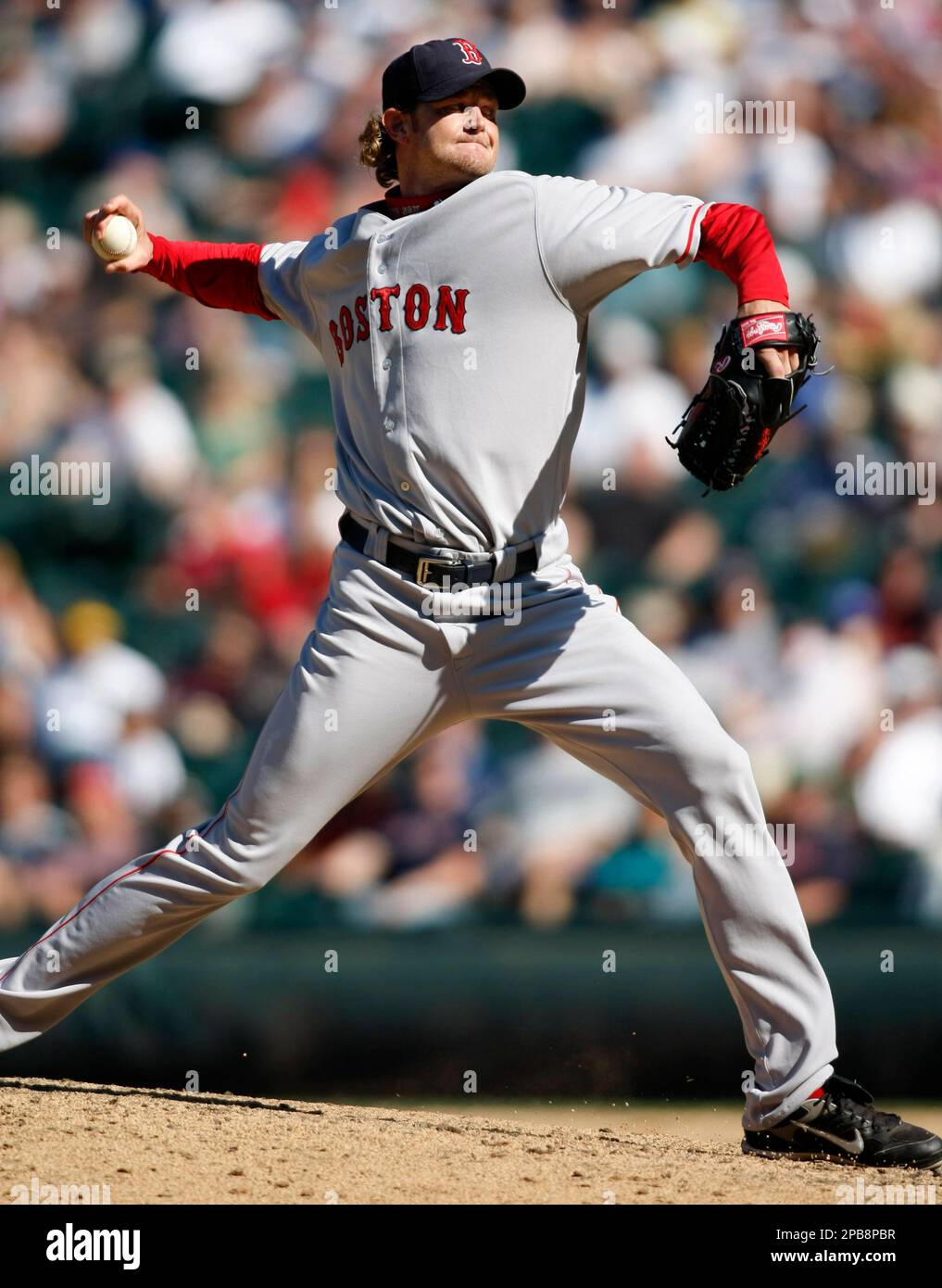 Boston Red Sox's Kyle Snyder pitches to the Seattle Mariners during the ninth inning of their baseball game in Seattle, Sunday, Aug. 5, 2007. The Red Sox won 9-2. (AP Photo/John Froschauer) Stockfoto