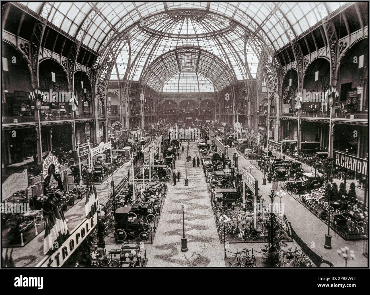 Vintage Paris Motor Show 1901 [Automobil-, Fahrrad- und Sportausstellung, 25. Januar bis 10. Februar 1901]; Grand Palais Paris France 1900er Jahre Stockfoto