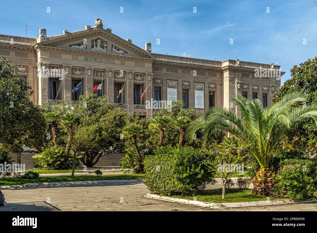 Palazzo Zanca Sitz des Rathauses von Messina. Gebäude mit eklektischer Architektur des Neoklassizismus. Messina, Sizilien, Italien, Europa Stockfoto