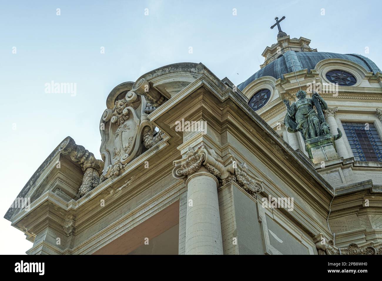 Werfen Sie einen Blick auf den Tempel von Christus, dem König, auf den Höhen mit Blick auf die Stadt Messina. Messina, Sizilien, Italien, Europa Stockfoto