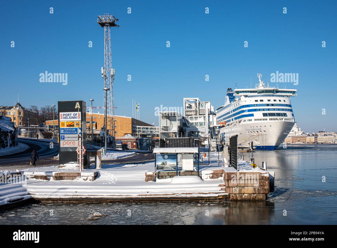 Kreuzfahrtfähre M/S Silja Serenad von der Schifffahrtsgesellschaft Silja Line am Olympia Terminal oder im südlichen Hafen von Helsinki, Finnland Stockfoto