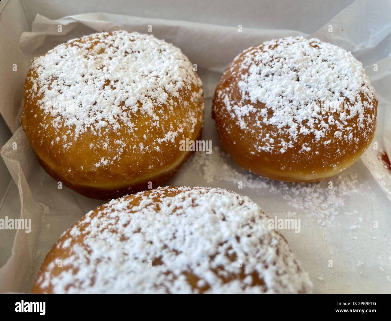 Berliner Donuts. Die Donut-Äquivalente haben in der Regel nicht die typische Ringform (mit Ausnahme einer Sorte in Süddeutschland, die als „Auszo“ bezeichnet wird) Stockfoto