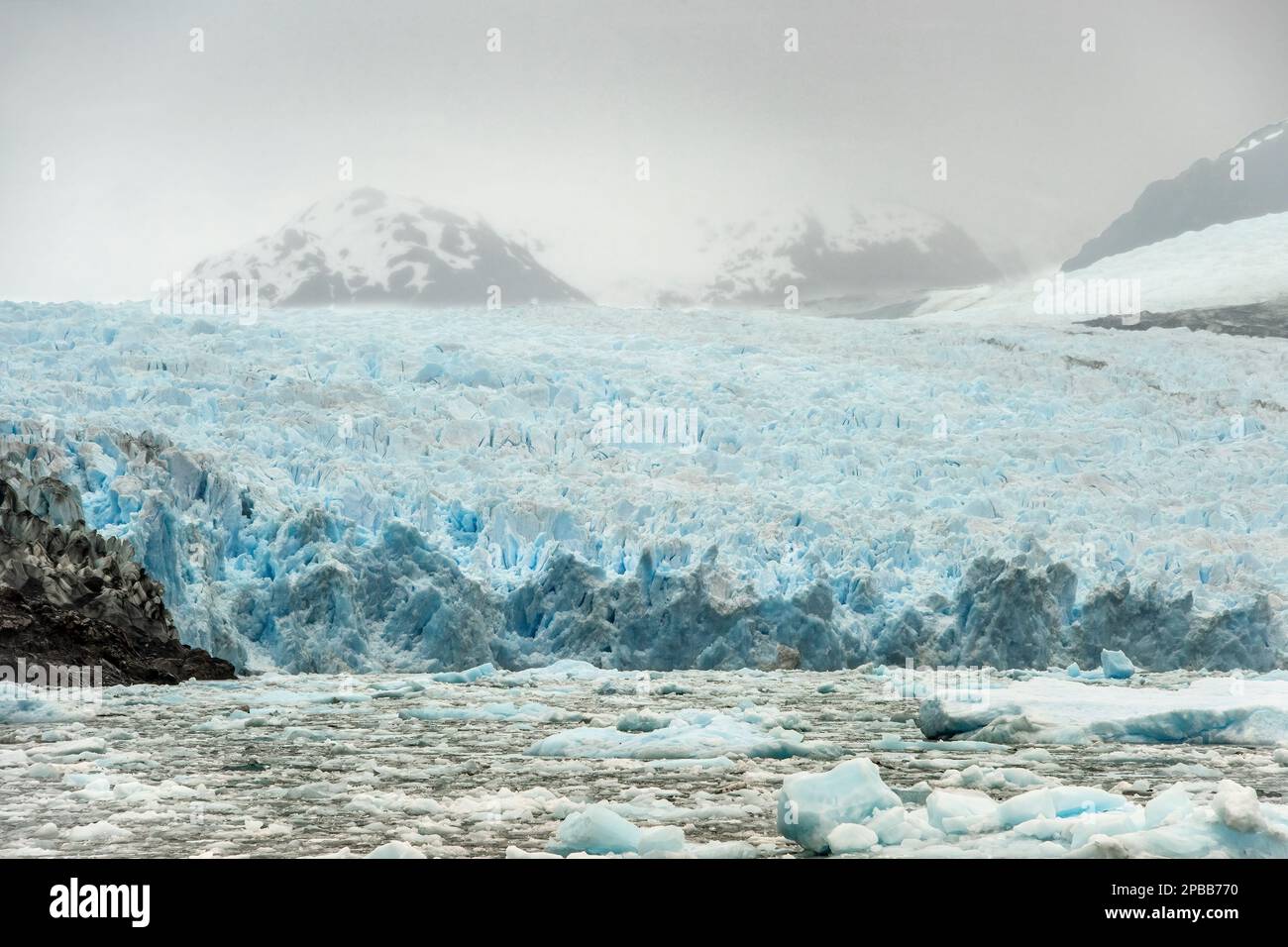 Jorge Montt Gletscher an einem Regentag, Südpatagonisches Eisfeld (Campo de Hielo Sur) an einem Regentag, Chile Stockfoto