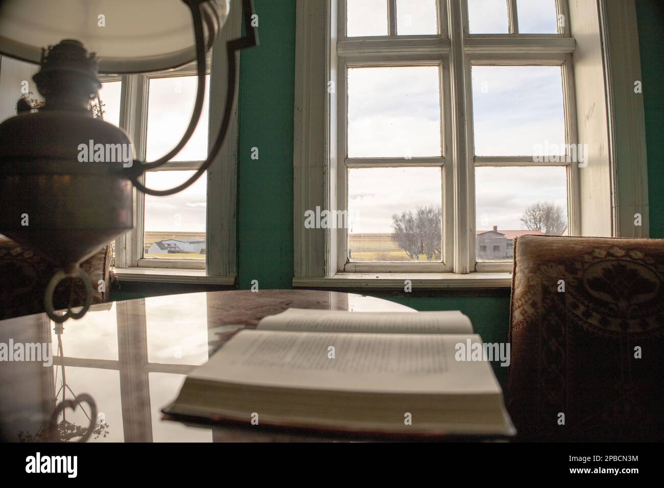 Das Innere eines alten isländischen Hauses auf dem Land. Stockfoto