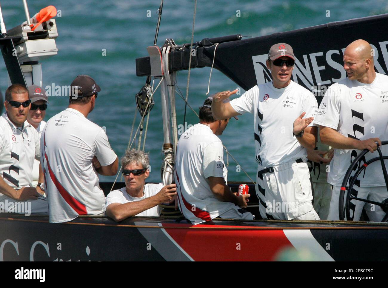 Ernesto Bertarelli, second from right, owner of Switzerland's Alinghi team gestures as the Alinghi boat returns to Port America's Cup after being defeated by Emirates Team New Zealand in the second race of the 32nd America's Cup off the coast of Valencia, Spain, Sunday, June 24, 2007. Emirates Team New Zealand faces Swiss Defender Alinghi competing for the America's Cup Trophy in the best of nine series. (AP Photo/Fernando Bustamente)) Stockfoto
