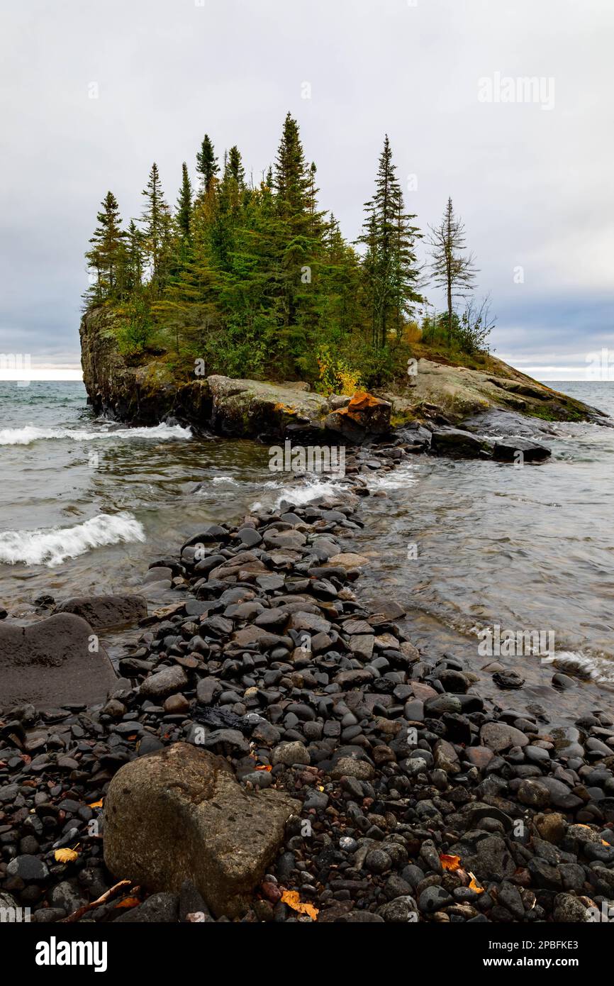 Rock of Ages Island in der Horseshoe Bay am Lake Superior im Norden von Minnesota nahe der kanadischen Grenze Stockfoto