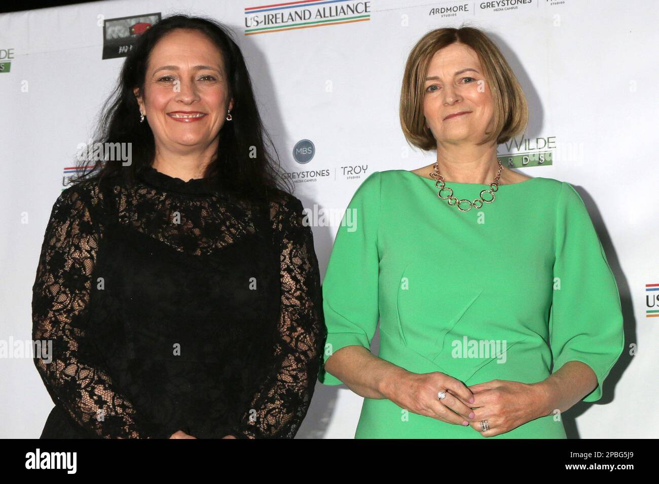 Santa Monica, Kalifornien. 9. März 2023. Catherine Martin. Susan Bergin bei der Ankunft bei den US-Ireland Alliance 17. Annual Oscar Wilde Awards, Bad Robot, Santa Monica, CA, 9. März 2023. Kredit: Priscilla Grant/Everett Collection/Alamy Live News Stockfoto