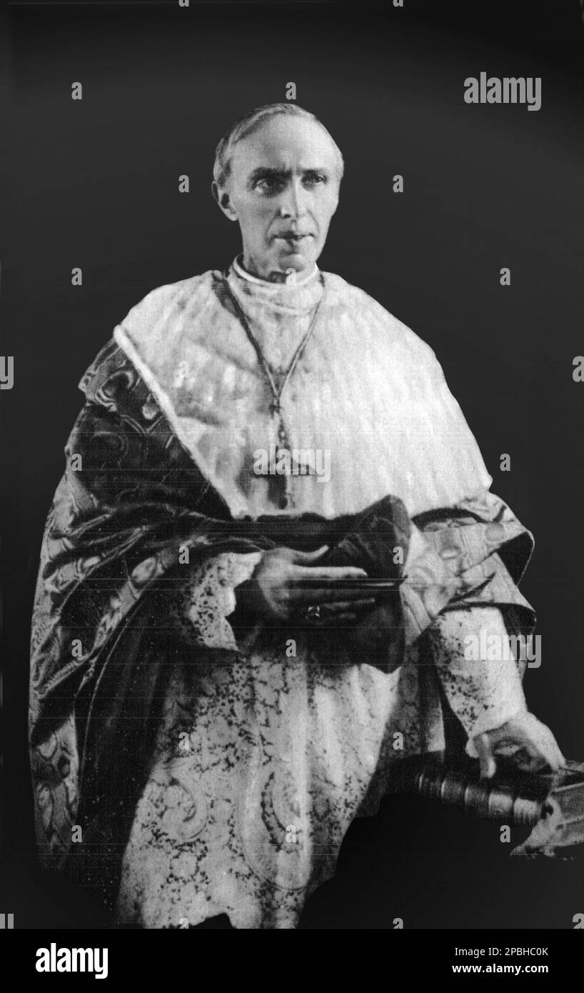 Desiré-Felicien-Francois-Joseph Kardinal Mercier ( 1851 - 1926 ) war ein belgischer Prälat der römisch-katholischen Kirche . Während des Krieges wurde er zu einer der belgischen Führer, die sich gegen die Abschiebung der Belgier nach Deutschland aussprach, und spielte bei der Friedensregelung eine wichtige Rolle dabei, die Annexion der niederländischen Randgebiete zu verhindern. Er diente von 1906 bis zu seinem Tod als Erzbischof von Mechelen und wurde 1907 zum Kardinalat erhoben. Mercier ist bekannt für seinen entschiedenen Widerstand gegen die deutsche Besatzung von 1914 und gilt als Mentor von Leo Kardinal Suenens - ERSTER WELTKRIEG - Ersten Weltkrieg - P Stockfoto