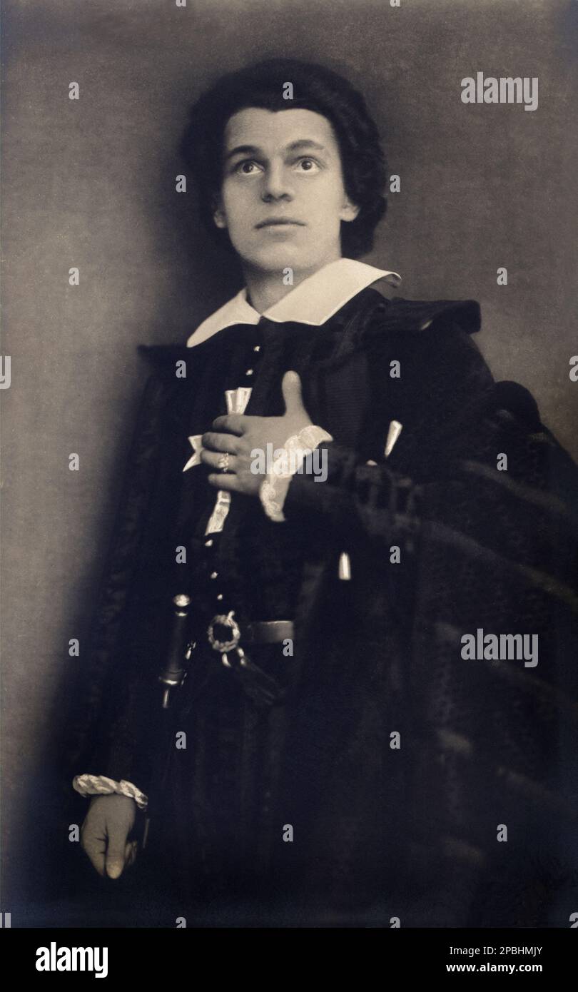 1920 Ca, Berlin, Deutschland : der deutsch-albanische Theaterschauspieler ALEXANDER MOISSI ( 1879 - 1935 ) als Marquis von Posa in DON CARLOS von Friedrich Schiller . Foto von Becker und Maass, Berlin. - Alessandro Moisi - Aleksander Moisiu - TEATRO - THEATER - Theater - Atore Teatrale - Kostüm di scena --- Archivio GBB Stockfoto