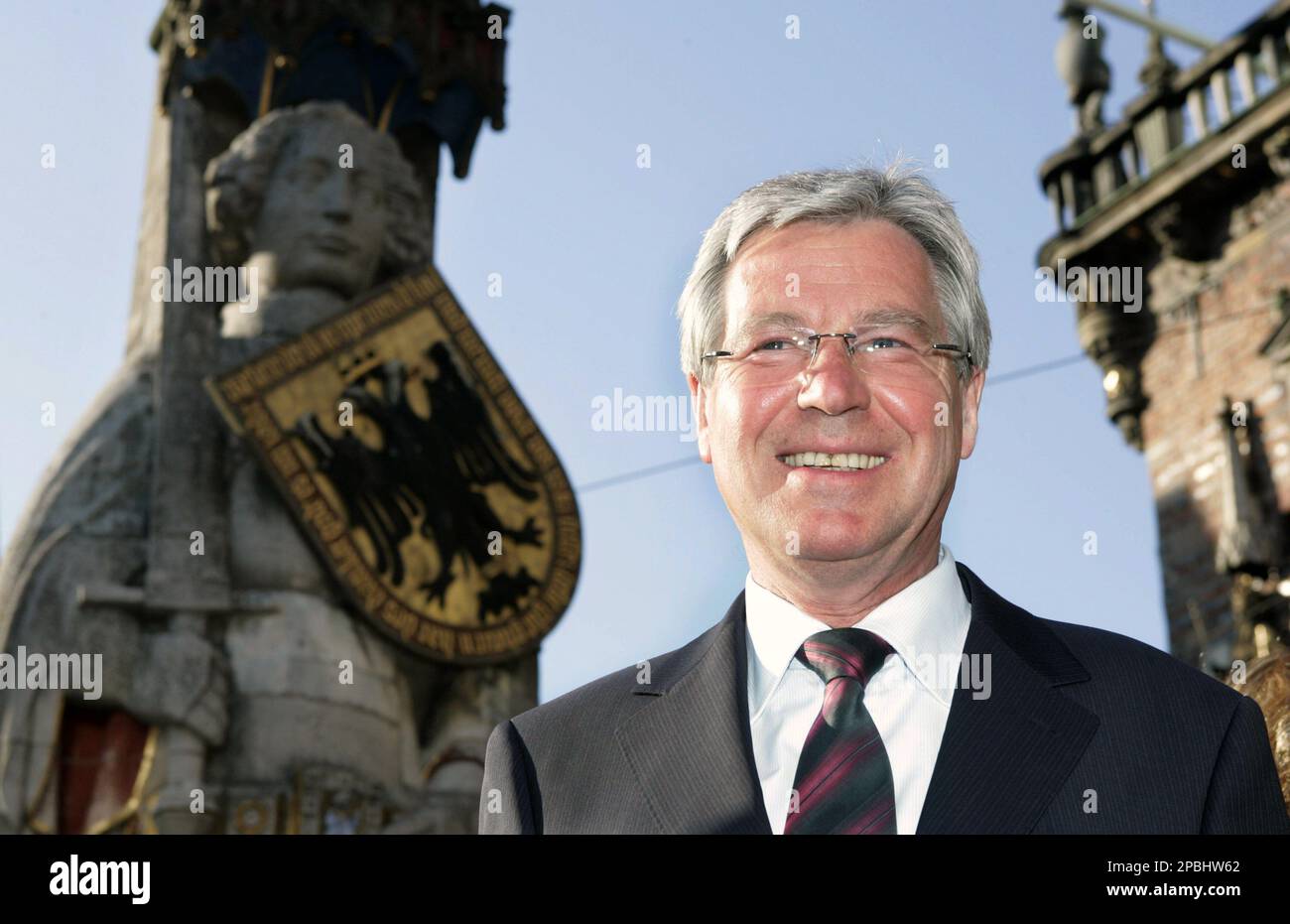 ** ARCHIV ** Der Bremer Buergermeister Jens Boehrnsen steht am 2. Mai