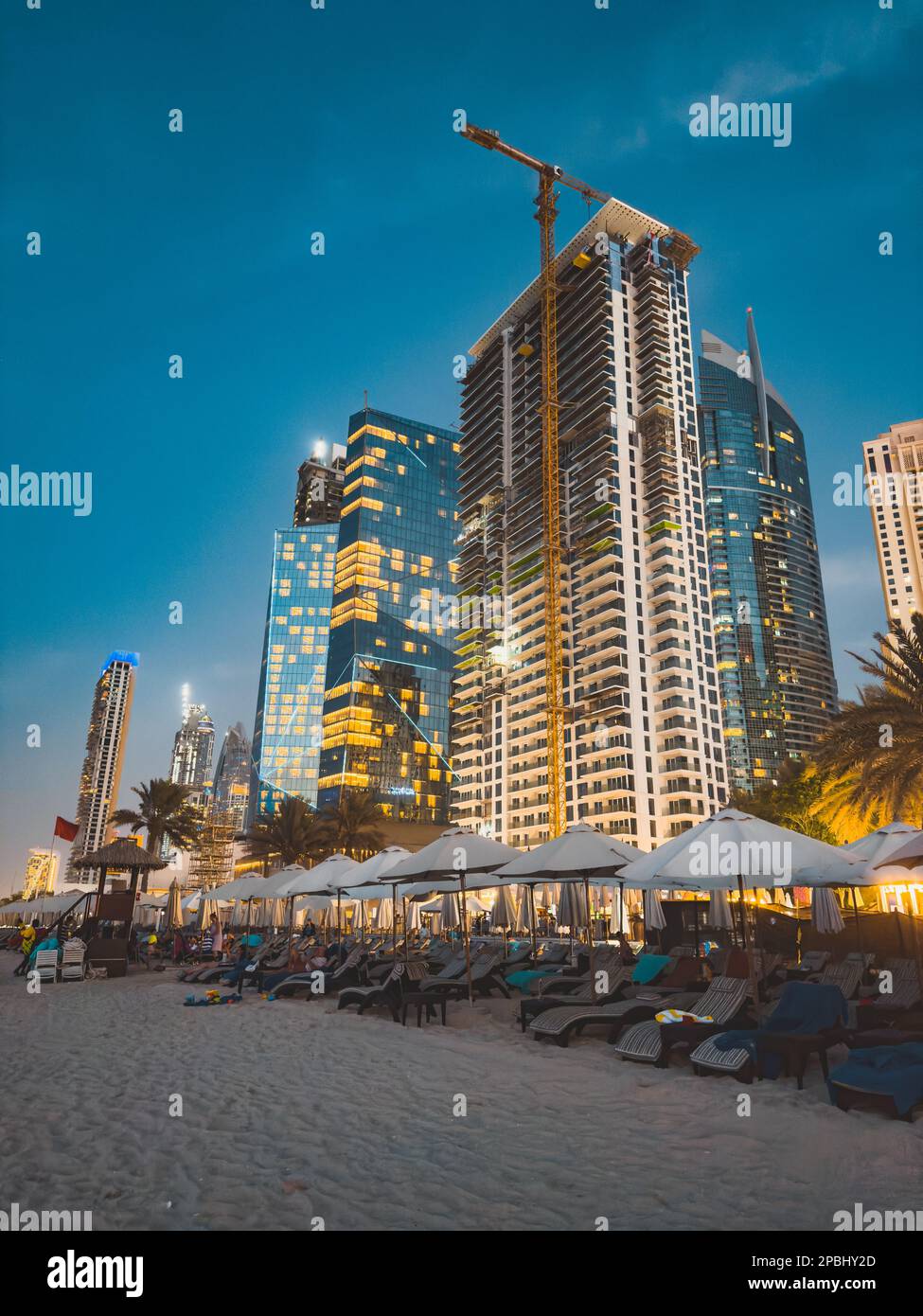 Blick auf den Strand Marina JBR und das Riesenrad Ain Dubai in Meraas Dubai, Vereinigte Arabische Emirate Stockfoto