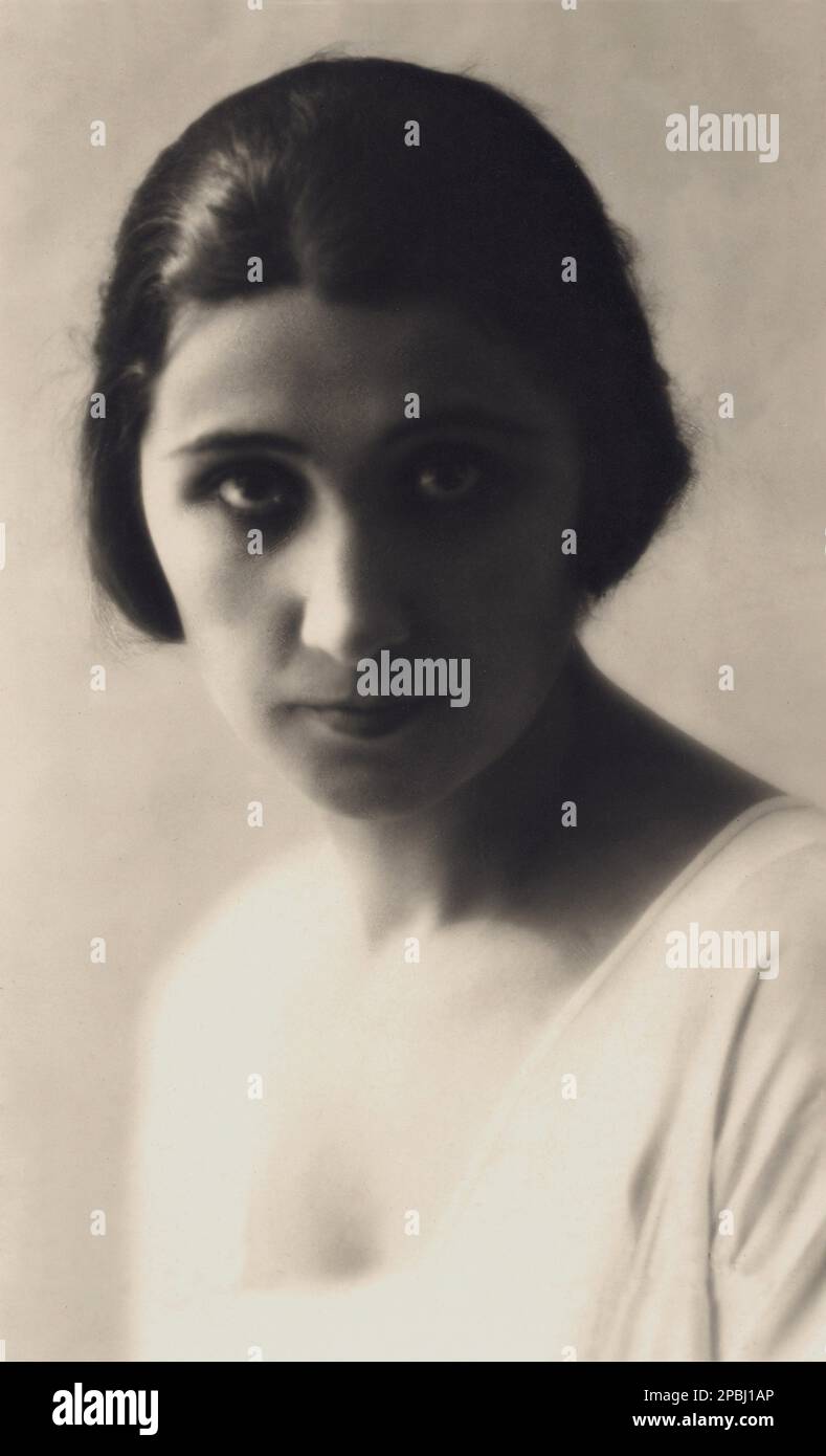 1920 Ca ., ITALIEN : die italienische Schauspielerin VERA VERGANI ( 1895 - 1989 ). Eine bevorzugte Schauspielerin von Luigi Pirandello und Gabriele D'Annunzio. Fotoporträt von Vettori , Bologna - attrice - TEATRO - THEATER - DIVA - DIVINA - VAMP - CINEMA MUTO - STUMMFILM --- Archivio GBB Stockfoto